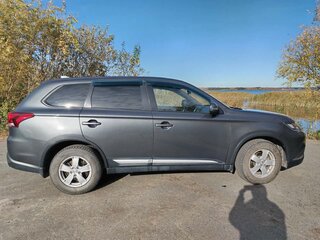 2018 Mitsubishi Outlander III Рестайлинг 3, серый, 1890000 рублей, вид 4