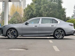 2025 BMW 7 серии 740i xDrive VII (G70), серый, 16760000 рублей, вид 5