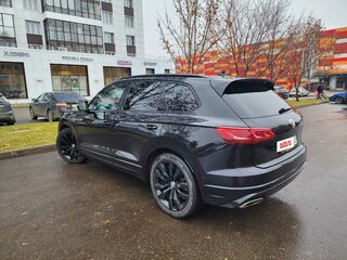 2019 Volkswagen Touareg III, чёрный, 4500000 рублей, вид 3