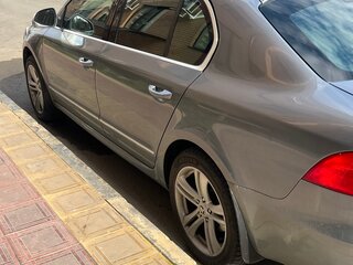 2011 Skoda Superb DSG II, серый, 910000 рублей, вид 2