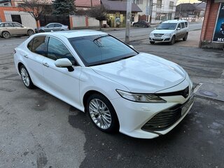 2021 Toyota Camry VIII (XV70), белый, 3700000 рублей, вид 2