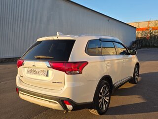 2019 Mitsubishi Outlander III Рестайлинг 3, белый, 2250000 рублей, вид 2