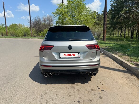 2019 Volkswagen Tiguan II, серебристый - вид 3