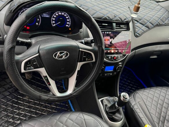 2012 Hyundai Solaris I, чёрный, 900000 рублей - вид 13