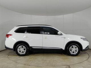 2019 Mitsubishi Outlander III Рестайлинг 3, белый, 2065000 рублей, вид 4