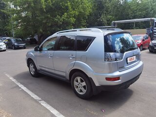 2010 Mitsubishi Outlander II Рестайлинг, серебристый, 1165000 рублей, вид 4