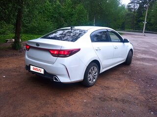 2020 Kia Rio IV Рестайлинг, белый, 1250000 рублей, вид 2