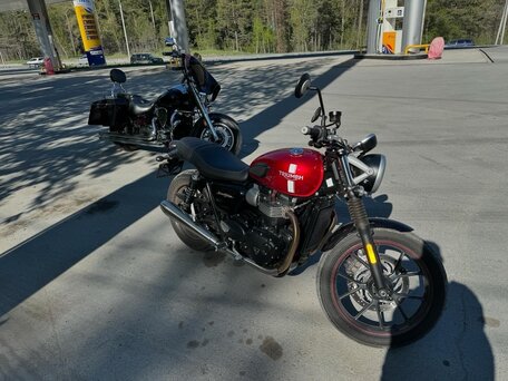 2017 Triumph Street Twin, красный, 855000 рублей, вид 1