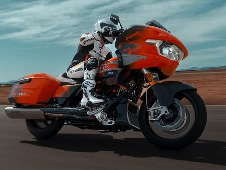 2025 Harley-Davidson CVO Road Glide RR, красный, 21000000 рублей, вид 2
