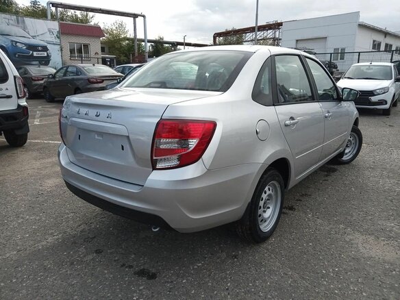 2026 Lada (ВАЗ) Granta I Рестайлинг, серебристый, 1088000 рублей - вид 3