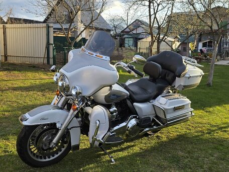 2009 Harley-Davidson Electra Glide, белый, 742786 рублей, вид 2