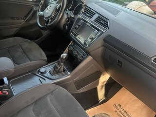 2017 Volkswagen Tiguan II, чёрный, 2350000 рублей, вид 4