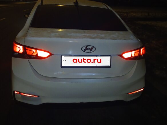 2017 Hyundai Solaris II, белый, 700000 рублей - вид 3