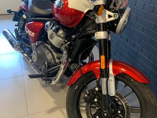 2024 Royal Enfield Super Meteor, красный, 792000 рублей, вид 3