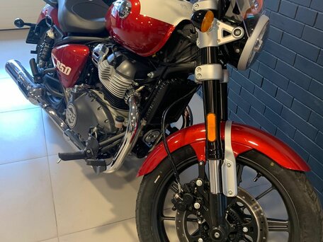 2024 Royal Enfield Super Meteor, красный, 792000 рублей, вид 3