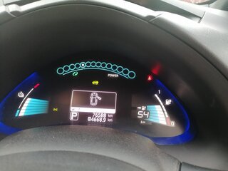 2014 Nissan Leaf (EM57) I (ZE0/AZE0), белый, 900000 рублей, вид 3