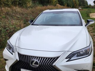 2021 Lexus ES 250 VII Рестайлинг, белый, 4900000 рублей, вид 1