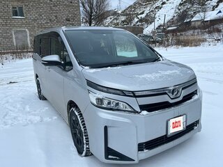 2018 Toyota Voxy III (R80) Рестайлинг, серый, 2670000 рублей, вид 1