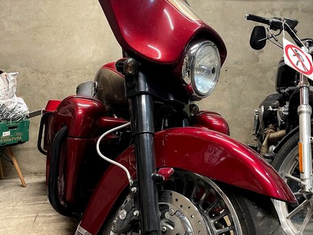 2009 Harley-Davidson Electra Glide, красный, 1000000 рублей, вид 1