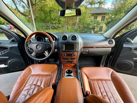 2008 Mercedes-Benz M-Класс 500 II (W164) Рестайлинг, чёрный, 1500000 рублей, вид 3