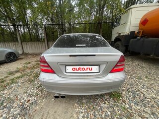 2004 Mercedes-Benz C-Класс 200 II (W203) Рестайлинг, серебристый, 550000 рублей, вид 3