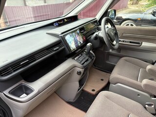 2016 Honda Stepwgn V, серый, 2300000 рублей, вид 5