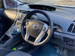 2009 Toyota Prius III (XW30), серый, 850000 рублей, вид 5