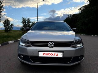 2013 Volkswagen Jetta VI, серебристый, 1025000 рублей, вид 2