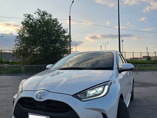 2020 Toyota Yaris IV, белый, 1499999 рублей, вид 1