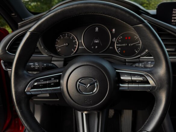 2019 Mazda 3 IV (BP), красный, 2200000 рублей - вид 5