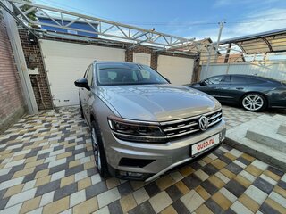2019 Volkswagen Tiguan II, серый, 4200000 рублей, вид 4