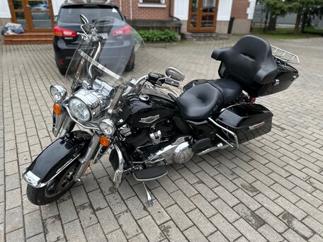 2018 Harley-Davidson Road King, чёрный, 2350000 рублей, вид 1
