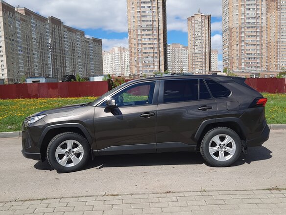 2021 Toyota RAV4 V (XA50), коричневый, 3400000 рублей - вид 11