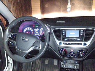 2018 Hyundai Solaris II, белый, 1300000 рублей, вид 2