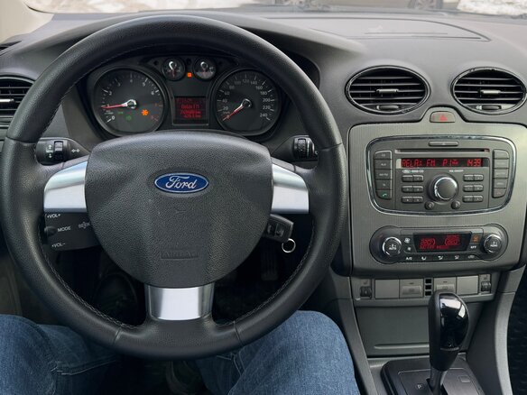 2011 Ford Focus II Рестайлинг, серебристый, 550000 рублей - вид 9