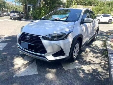 2022 Toyota Yaris L X XP150 Рестайлинг, белый, 1301000 рублей, вид 1