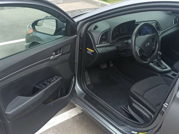 2017 Hyundai Elantra VI (AD), серый, 1400000 рублей - вид 5
