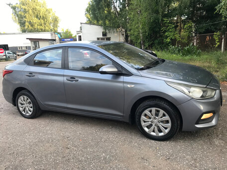 2017 Hyundai Solaris II, серый, 725000 рублей, вид 1