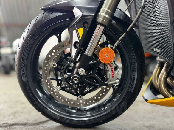 2023 Triumph Street Triple, жёлтый, 1170000 рублей - вид 28