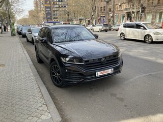 2018 Volkswagen Touareg III, чёрный, 4800000 рублей, вид 2