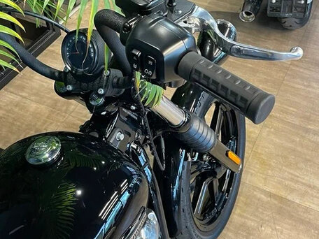 2025 Harley-Davidson Street Bob, чёрный, 2500000 рублей, вид 3
