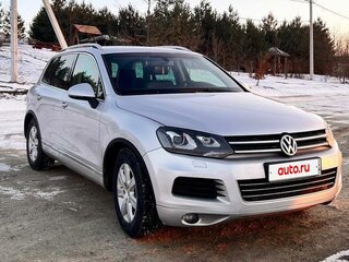 2010 Volkswagen Touareg II, серебристый, 1800000 рублей, вид 2