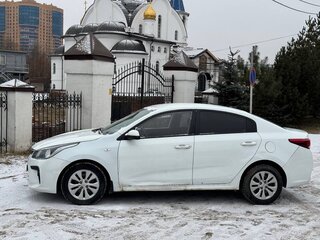 2018 Kia Rio IV, белый, 900000 рублей, вид 5