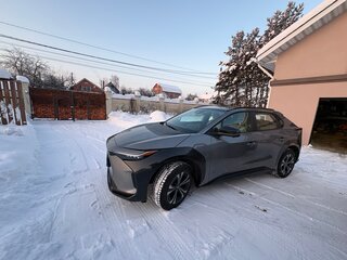 2023 Toyota bZ4X I, серый, 2900000 рублей, вид 2