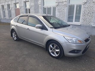 2010 Ford Focus II Рестайлинг, серебристый, 680000 рублей, вид 2