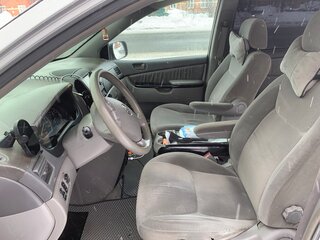 2003 Toyota Sienna II, серебристый, 1100000 рублей, вид 1