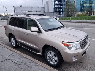 2015 Toyota Land Cruiser 200 Series Рестайлинг 1, золотистый, 3750000 рублей, вид 5