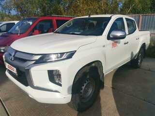 2019 Mitsubishi L200 V Рестайлинг, белый, 2500000 рублей, вид 2