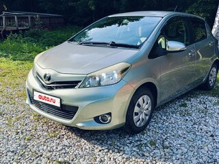 2011 Toyota Vitz III (XP130), серебристый, 777000 рублей, вид 1