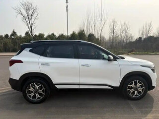 2021 Kia KX3, белый, 1400000 рублей, вид 4